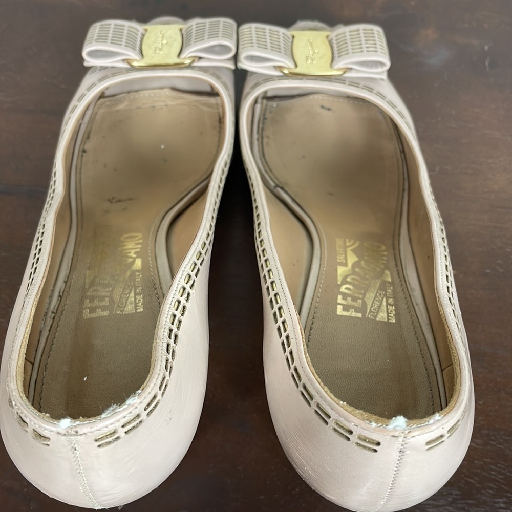 Salvatore Ferragamo Beige Leather Pola Bisque Peep Toe Pumps Bow Size 7.5 - Picture 16 of 16